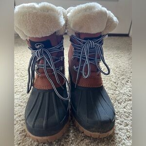 Women’s faux fur duck boots size 8.